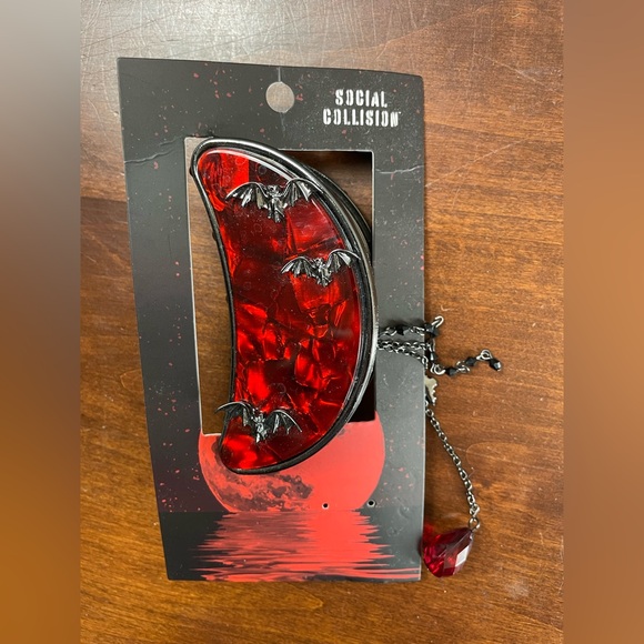Hot Topic Accessories - Hot Topic : Social Collision Red Opal Moon Bat Claw Hair Clip Clawclip